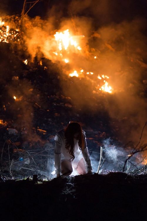 Unprepared women fleeing wildfire.